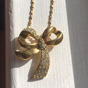 White diamond gold bow necklace